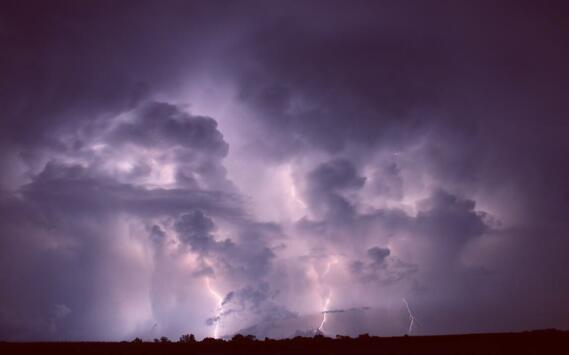 每小时280次,每年120万次,地球上最强的闪电风暴是怎么形成的?