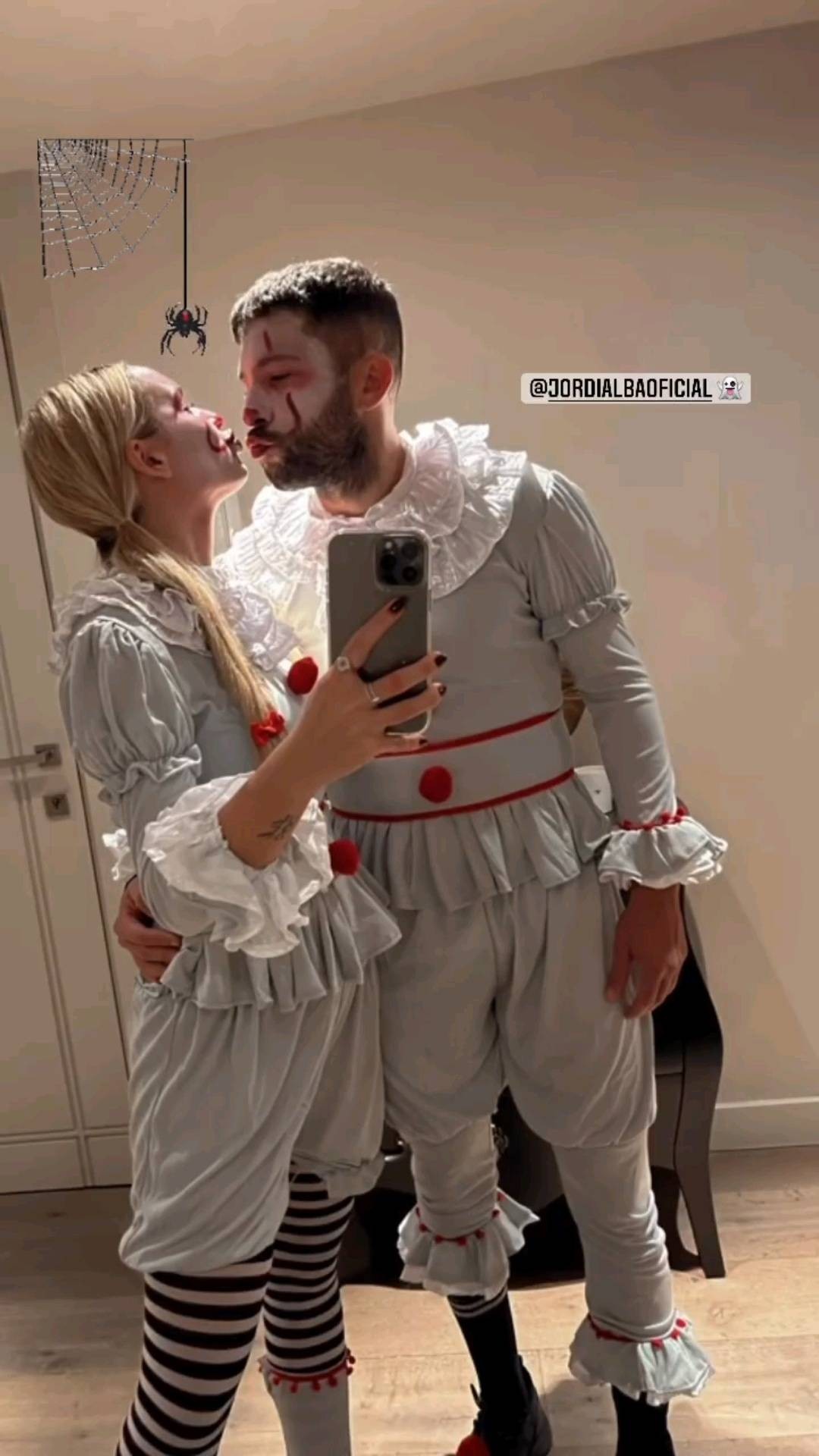 23位足球明星过万圣节，莱万夫妇扮小丑，迪玛利亚变宇航员