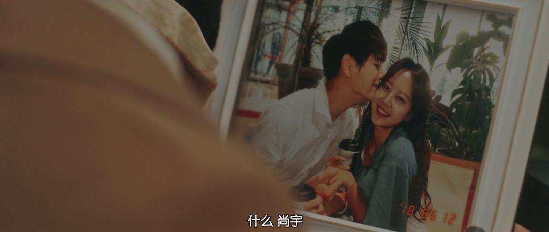 韩国女团两位成员,2个韩国女团练习生一前一后跳舞