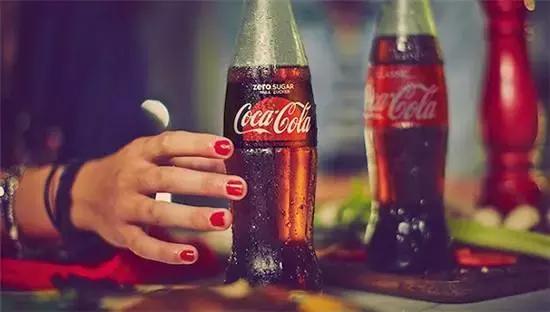 可口可乐无处不在的广告,史上最恶意广告可口可乐