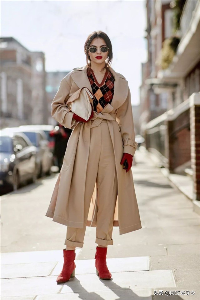 今年流行的“卡其裤”怎么搭？与其打扮时髦，不如穿得高级又显白