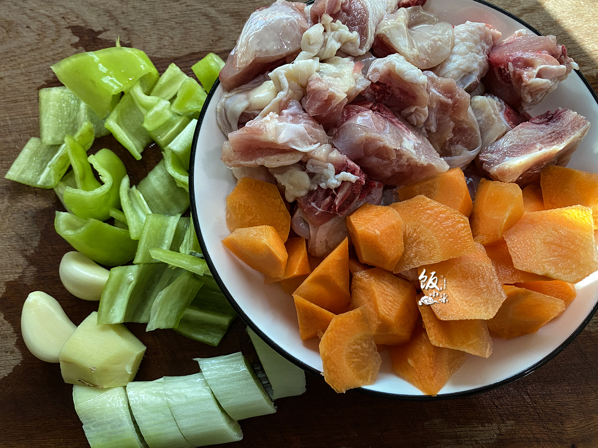 外卖黄焖鸡怎么吃不长肉,最正宗的黄焖鸡外卖做法