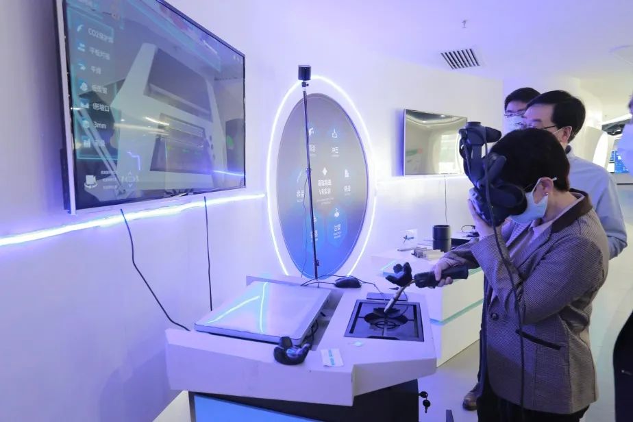 互联赋能,共促发展:坪山区副区长沈凌云一行莅临国*安泰**指导交流