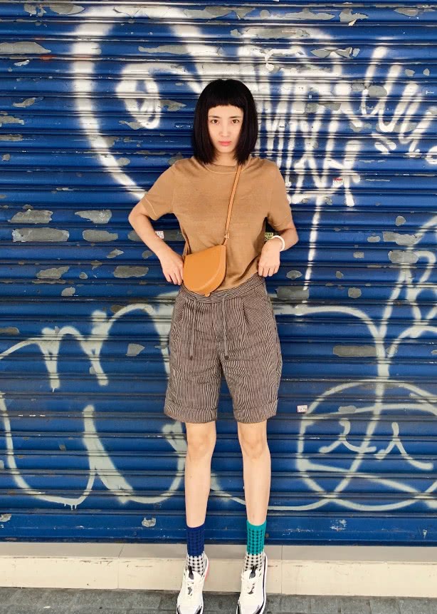 耐克出了款“彩虹鞋”，搭配今年很火的“无痕裤”穿，潮到飞起！