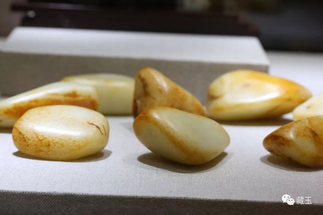 和田玉白度对比的方法,和田玉闪青怎么提白