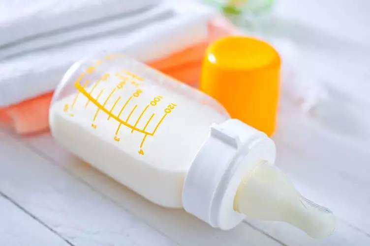 奶粉挂壁不溶解怎么办,奶粉好像冲不化很多颗粒挂壁