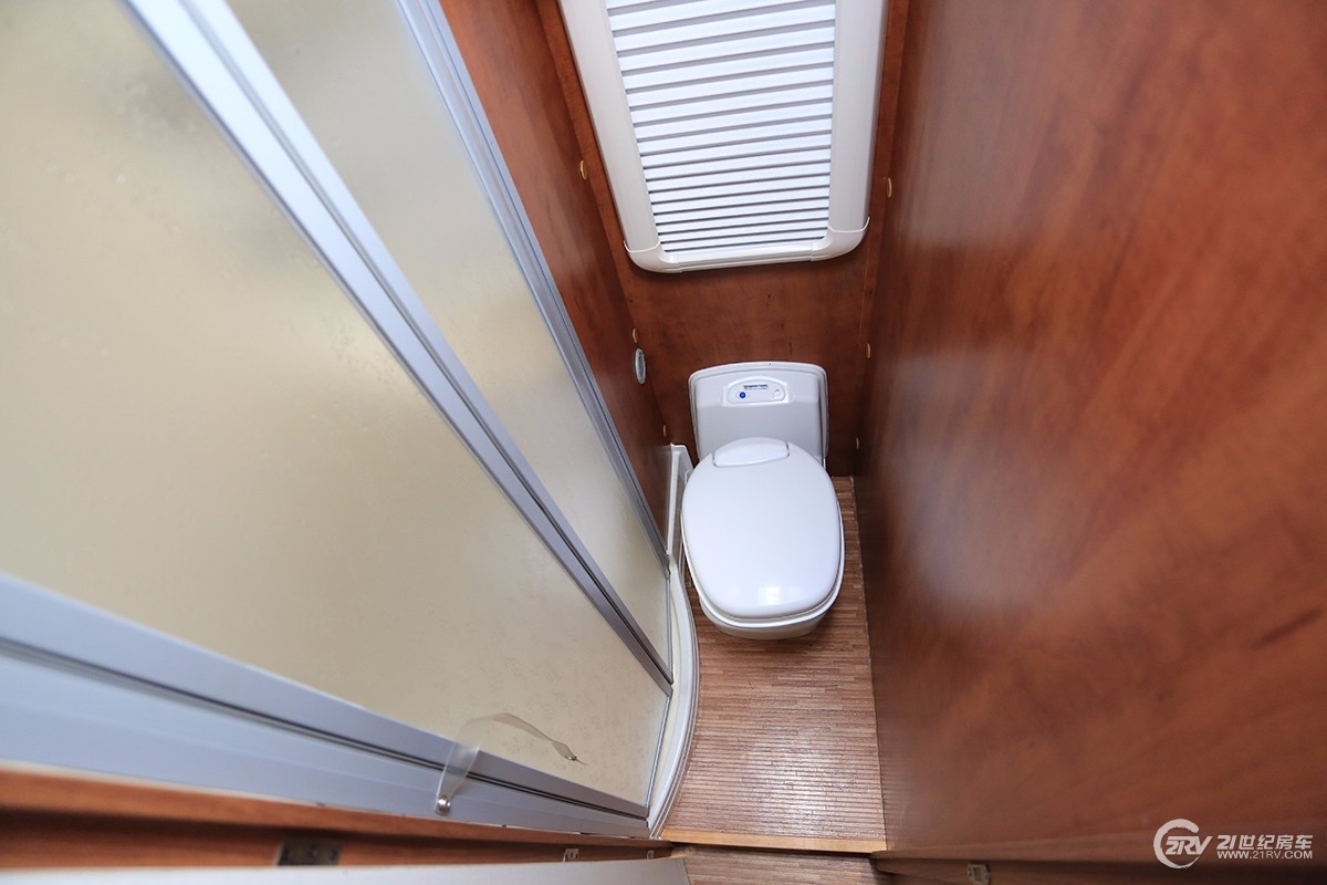 同级别车型谁敢跟它比轻量化！双会客区，实拍亚特plasy631房车