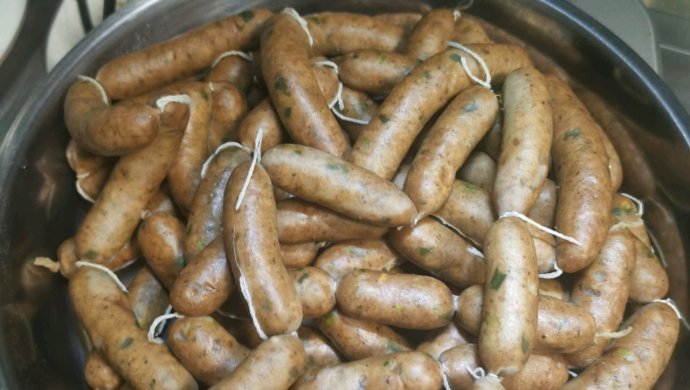 灌家常味的香肠做法,灌香肠肉馅需不需要加水