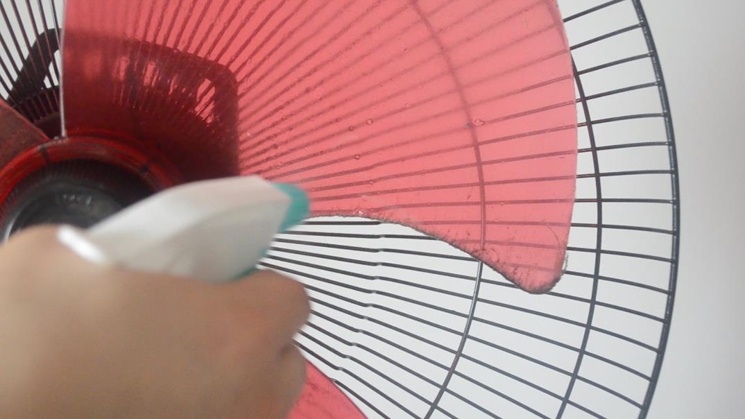 快速清洁电风扇的小妙招,风扇不管多脏不用拆