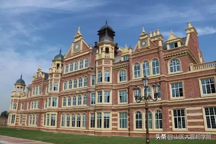 想要成为一名医生需要考多少证,想要做一个医生必须具备哪些