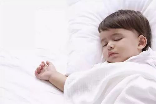 头顶头发稀少发黄细怎么办,新生儿头发稀少还发黄