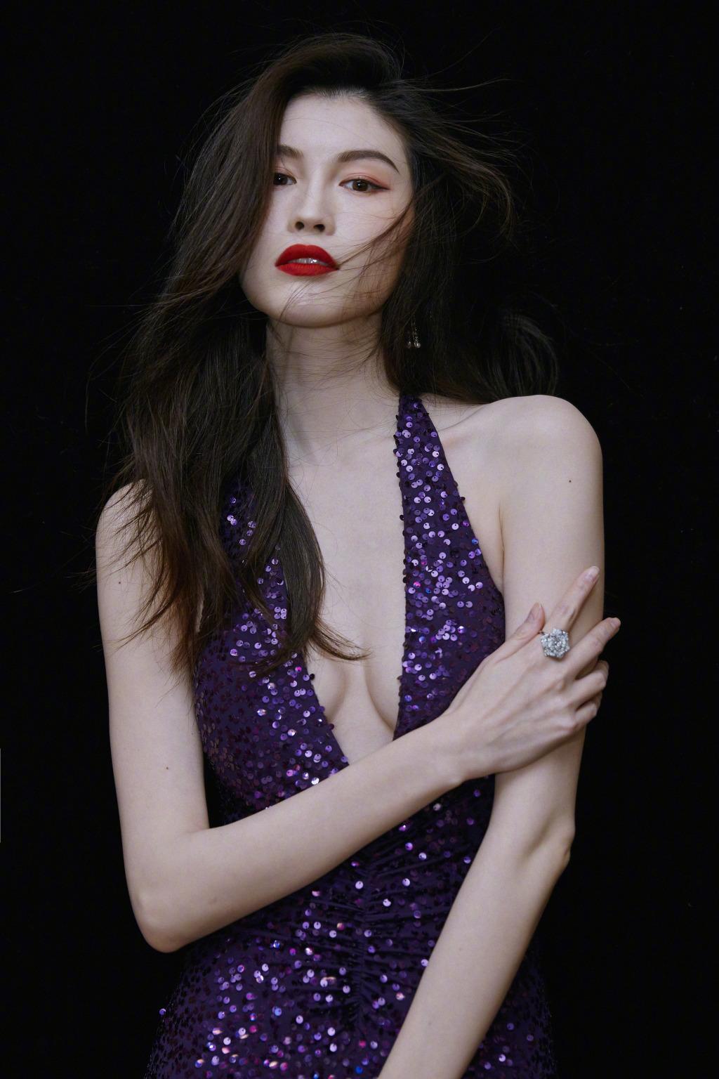 何穗维密内衣蕾丝款,何穗黑色蕾丝装