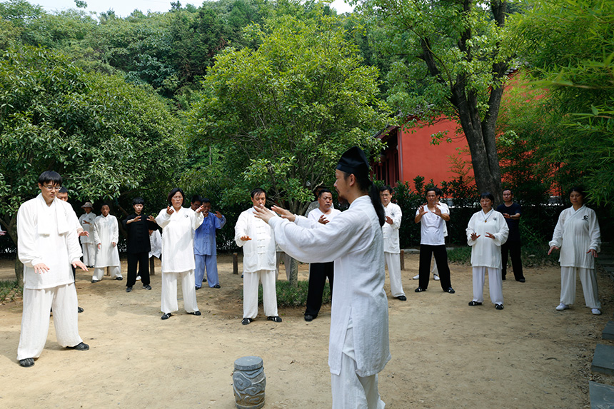 云在青山月在天原文,云在青天月在天深度解释