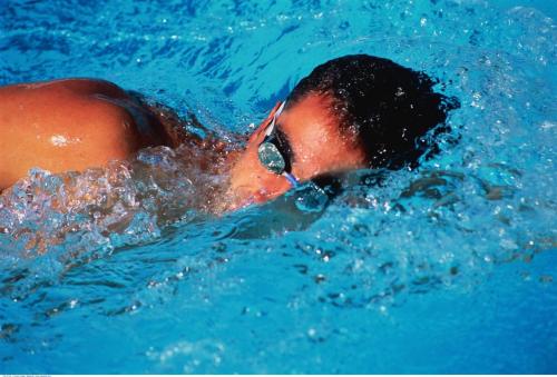 原发性阿米巴脑膜脑炎患者很难治愈,死亡率高,早发现早治疗