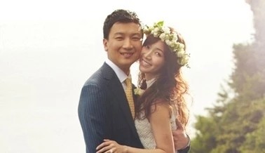 讨好尴尬凶狠:微表情分析侯佩岑夫妇一家,深渊般的母女凝视着你