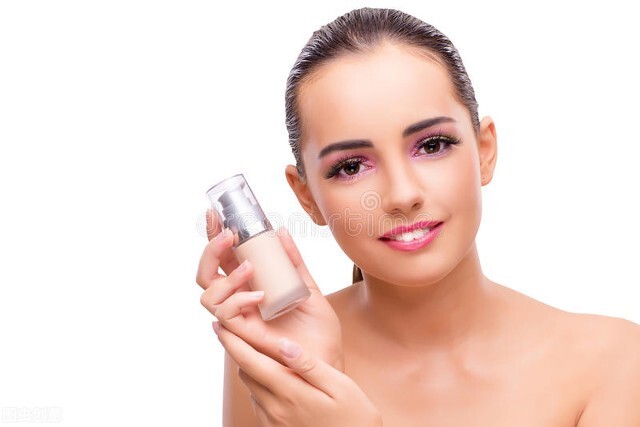 皮肤晚上补水还是早上补水,面部皮肤补水