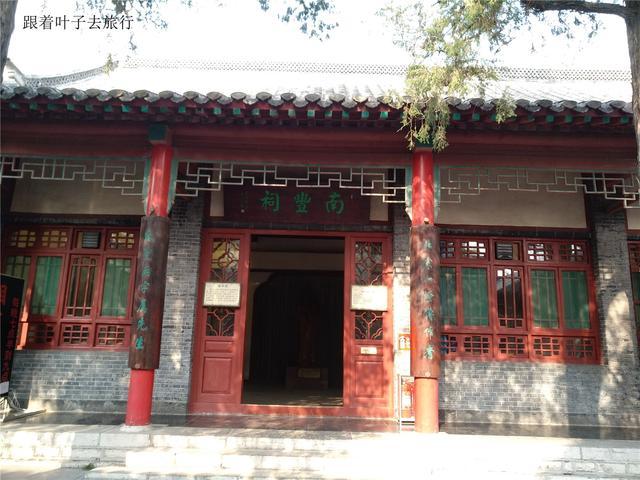 大明湖畔南丰祠雨荷厅前的荷花池,大明湖南丰祠的传说