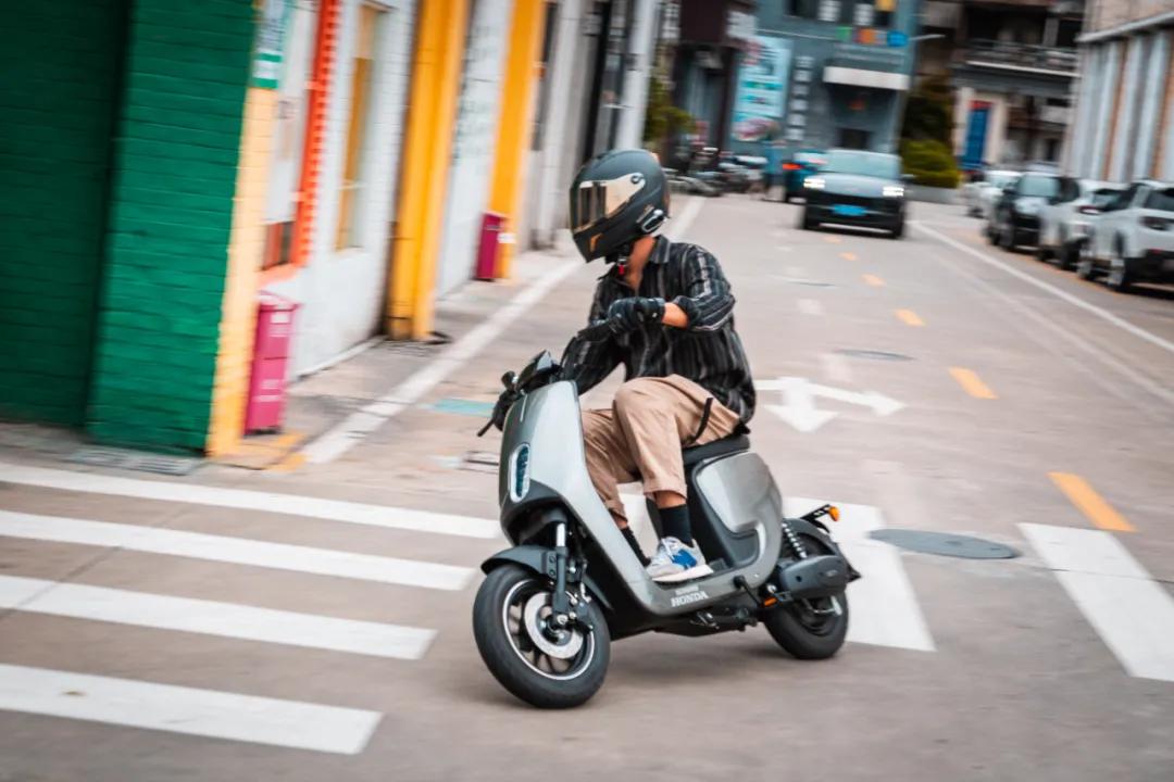 新大洲本田新s07和五羊本田ube对比,新大洲本田s08和五羊本田电动车