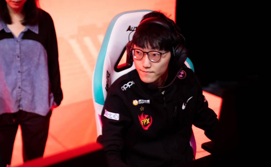 冠军上单对决theshy剪刀妹,冠军theshy配合什么打野