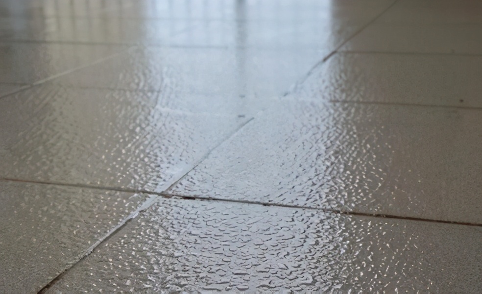 农村自建房瓷砖返潮原因,农村瓷砖返潮怎么补救