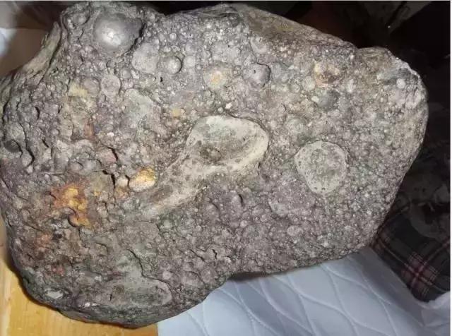 怎样辨别一块石头是玉石,怎样辨别一块石头是不是陨石