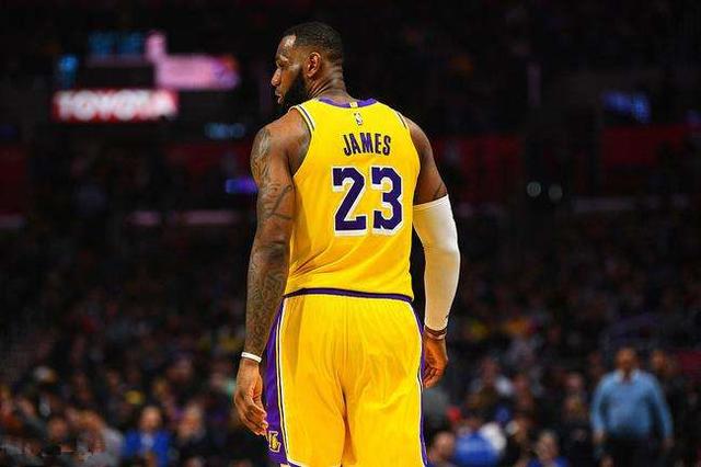 戴维斯回应詹姆斯消息,戴维斯争议判罚