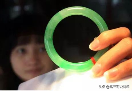 翡翠行家怎么买货的,翡翠手镯小知识买翡翠该避免的坑