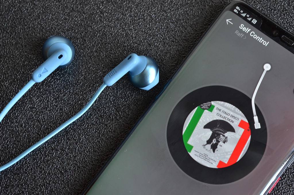 原装进口jbl蓝牙音箱价格,jbltune215bt无线耳机评测