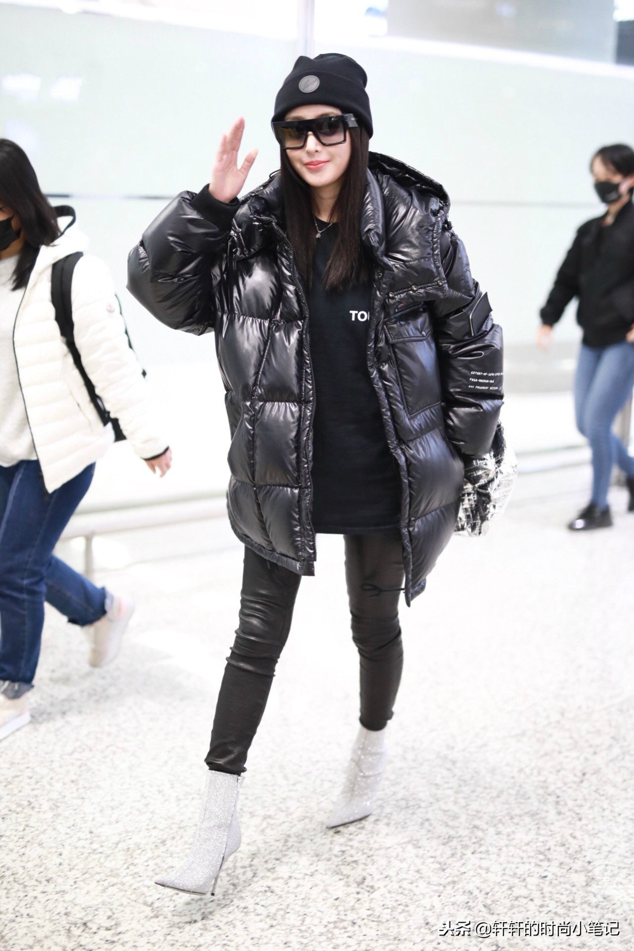 张天爱穿羽绒服上节目,张天爱同款羽绒服