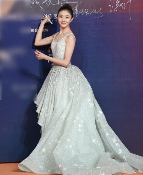 人前是巨星，人后是赚钱工具？这7位明星的爹妈，堪比“吸血鬼”