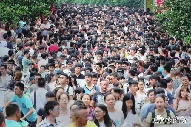 李瑞：你见过既不写姓名又不写性别只写考号的准考证吗？