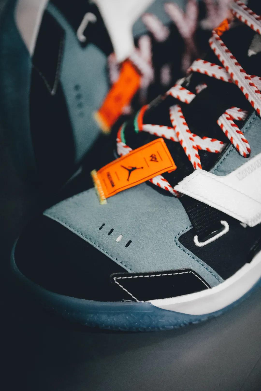 每周联名X讯|镂空外底也太帅了吧，感觉穿上去都能飞起来了