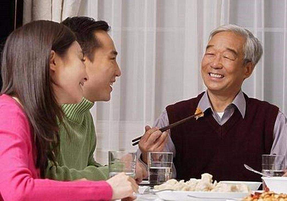 人真的会被影响的,面对镜子里面满脸褶皱的自己,她已然泪水横流