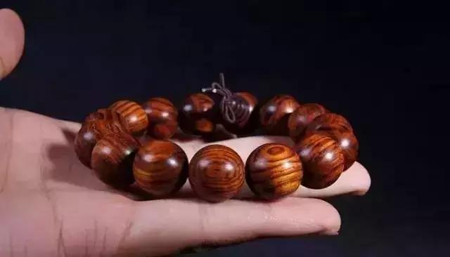 小叶紫檀和沉香手串哪个贵,沉香黄花梨小叶紫檀的手串多少钱
