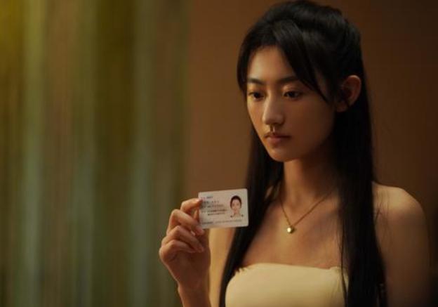 《扫黑风暴》徐英子原型的遭遇，被烟头烫手臂，被牙签刺*处私**