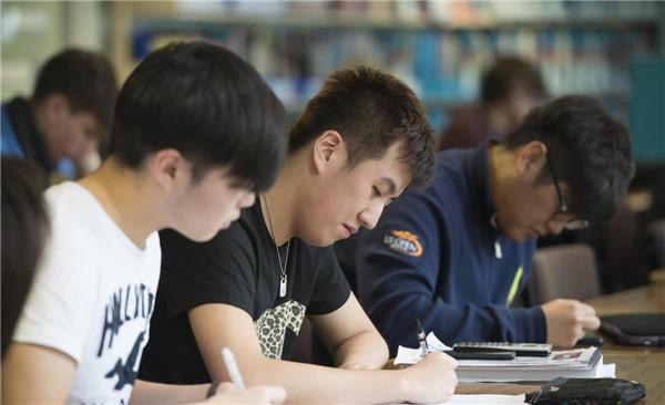 高三复习不想去学校怎么和老师说,高三学生不积极问老师问题咋办