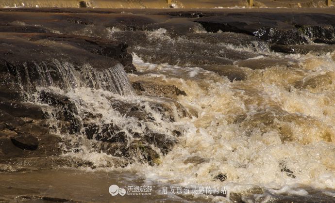 “盖河漩涡，如一壶然。”跃然纸上似惊鸿戏水