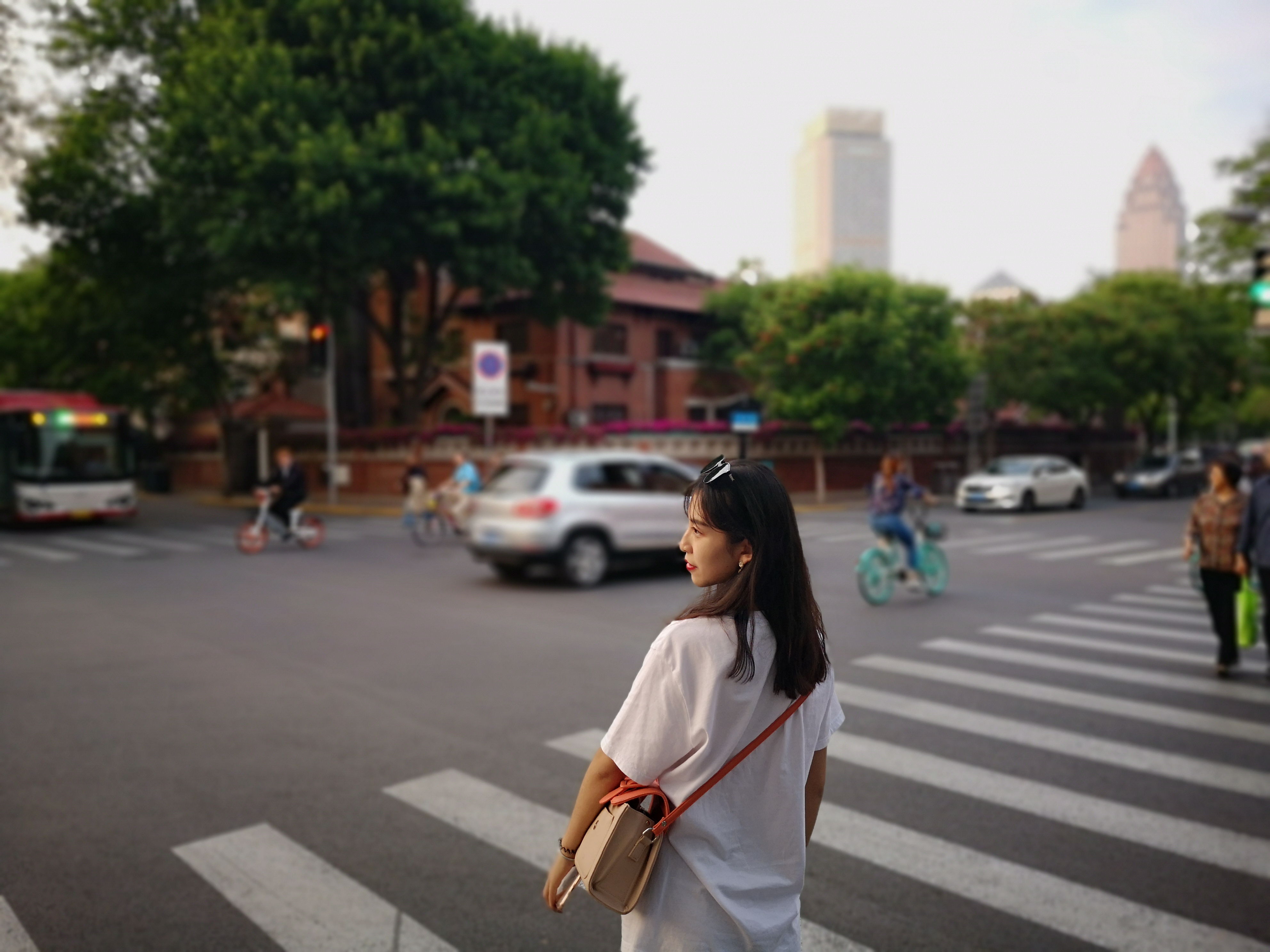 经常容易不开心是抑郁症吗,经常烦恼沮丧和闷闷不乐的人