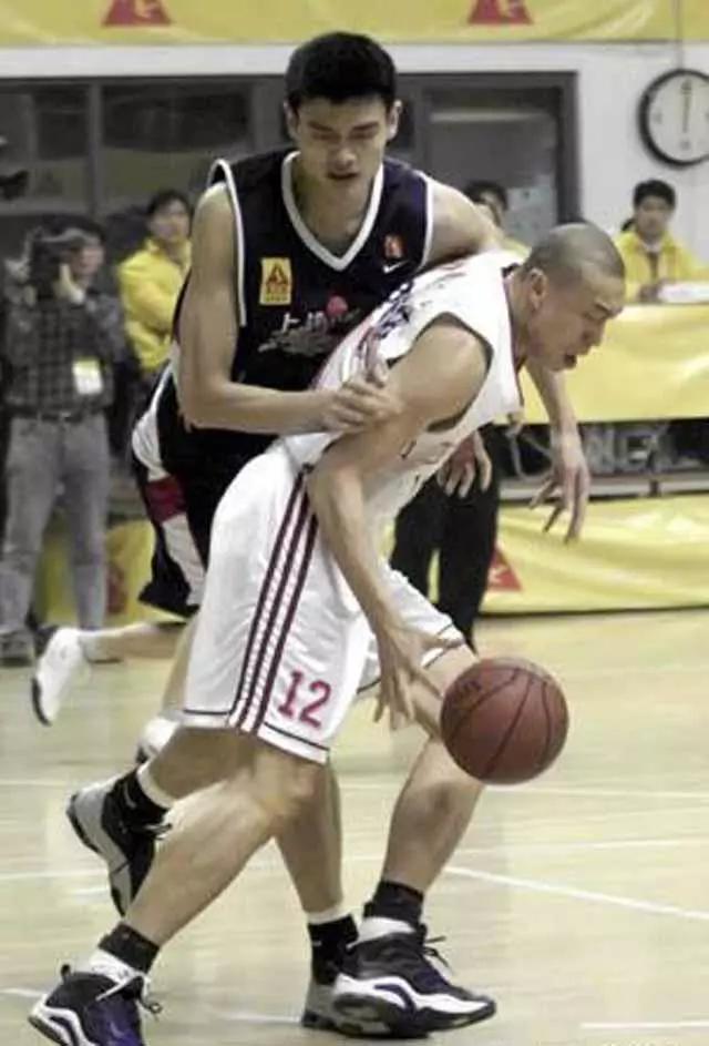 被封杀，多次怒斥男篮！51岁的他，都比现役的国手强？