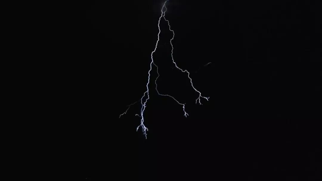 世界上有哪些神奇的闪电,自然界的黑色闪电