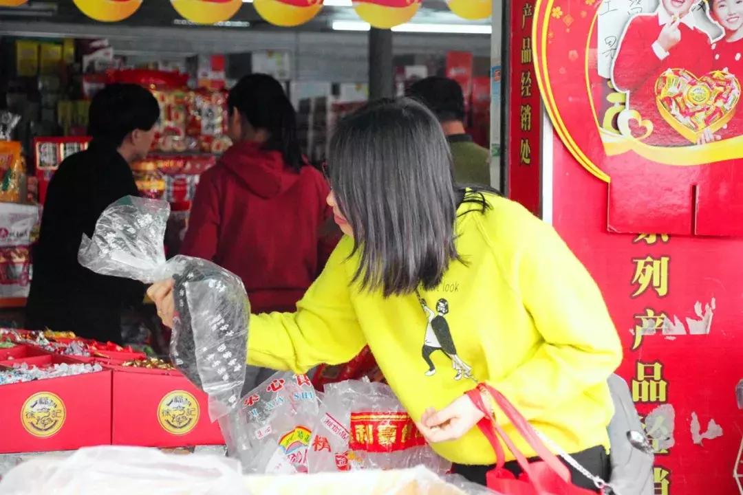 小年来啦，你家年货备齐了吗？小番走进番禺各大市场，收获满满的幸福……