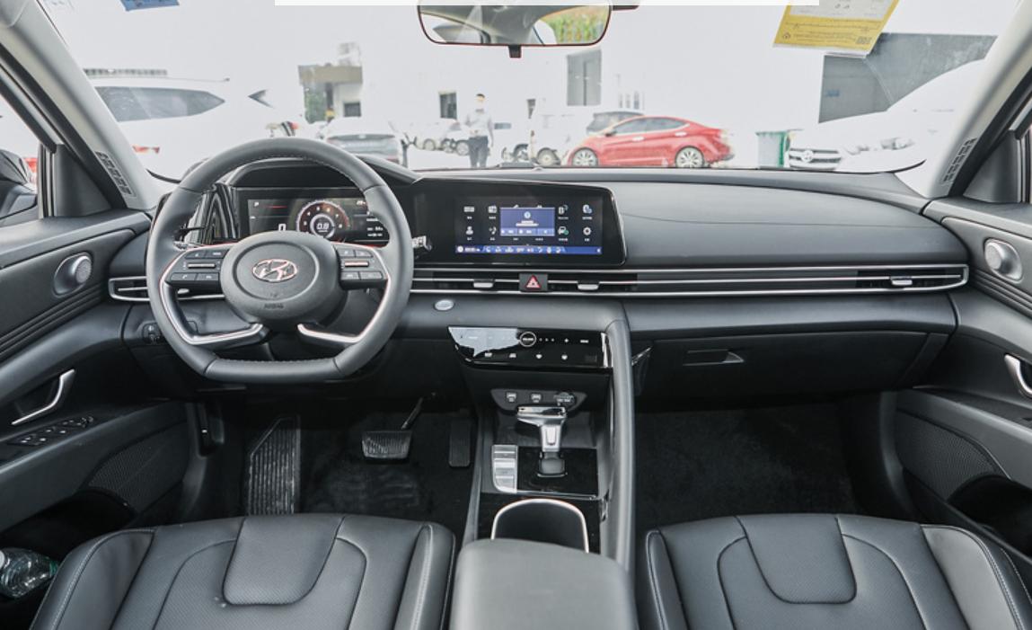 适合女生开10万左右颜值高的车,10万性价比高的轿车现代伊兰特