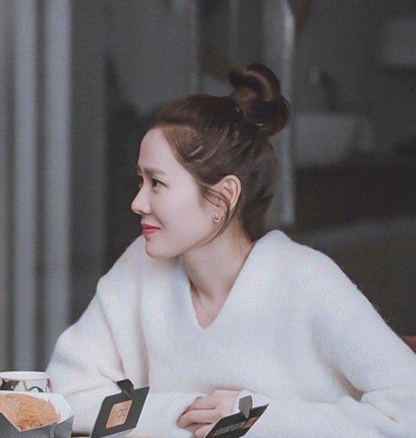 韩国“天然美女”孙艺珍，这么一张完美的脸很难不挨刀