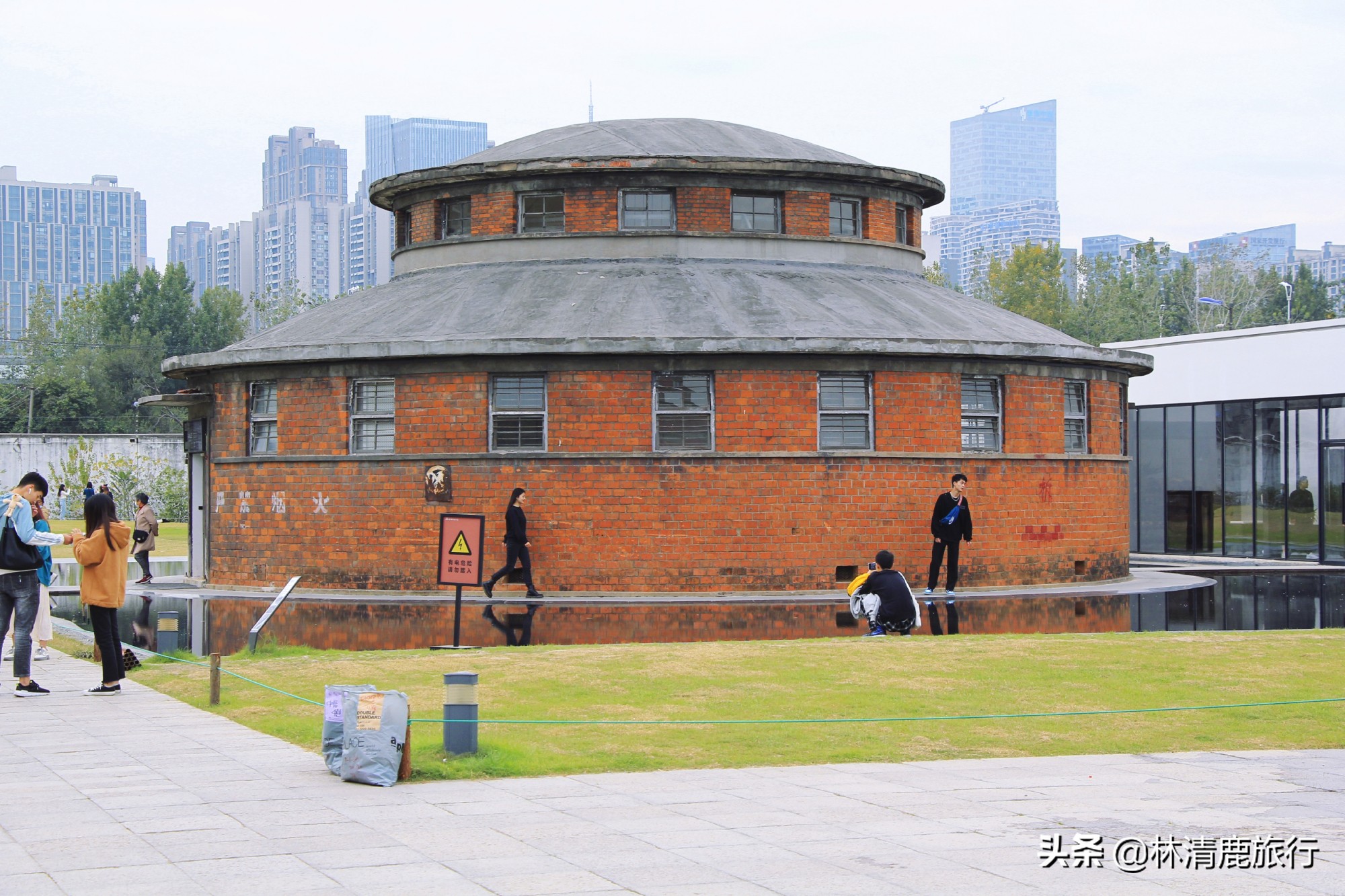 一个监狱的华丽转身：年轻人追捧的网红地，免费的艺术殿堂