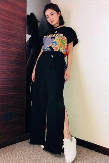 亚历山大麦昆小白鞋为什么很硬,亚历山大麦昆小白鞋亮晶晶