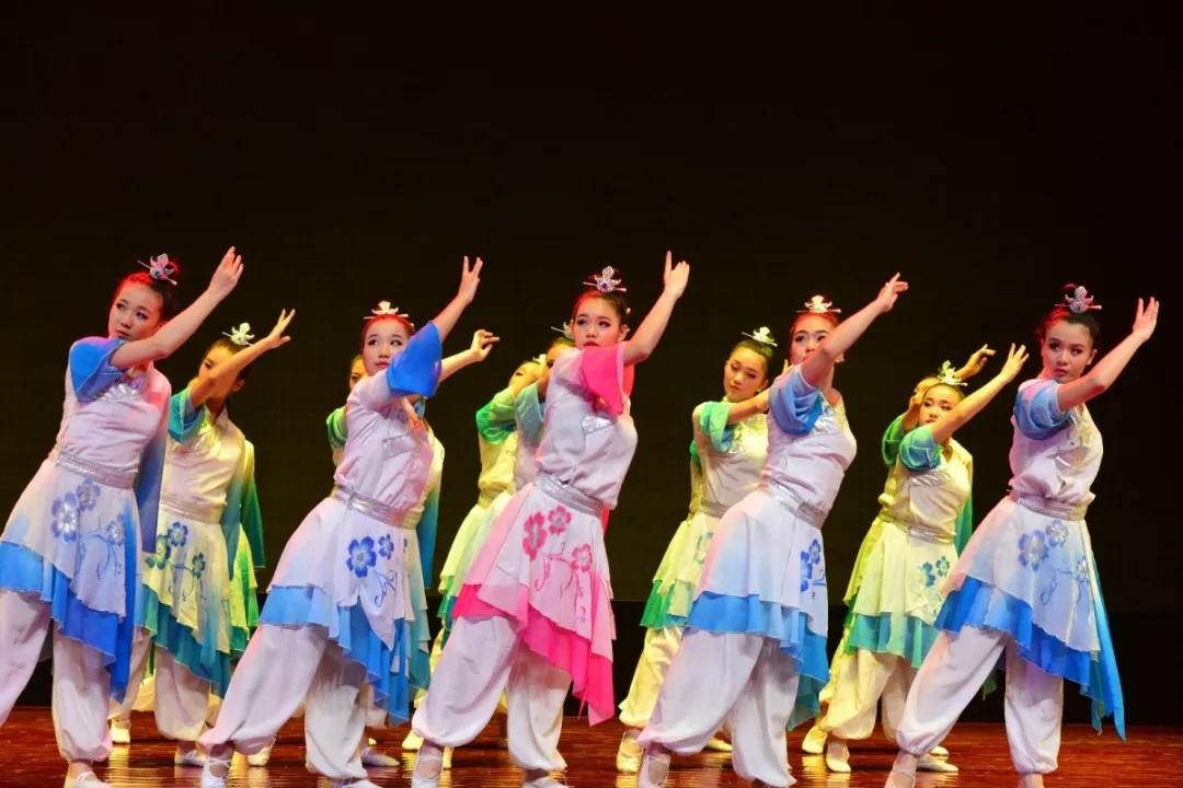 初中报考铁路学校和高中有啥区别,选择铁道学校有什么好处