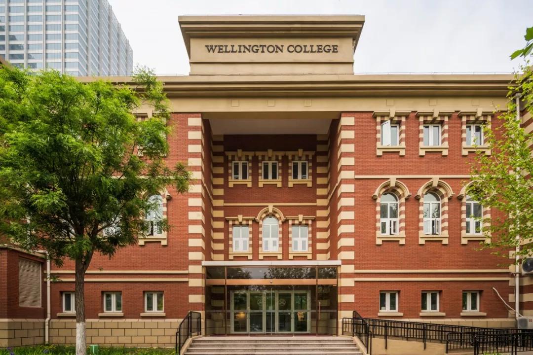 天津这所学校火了!高尔夫、足球、科学实验...孩子吵着都要来