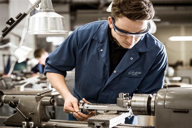 手表掉地后表针停走联系售后热线