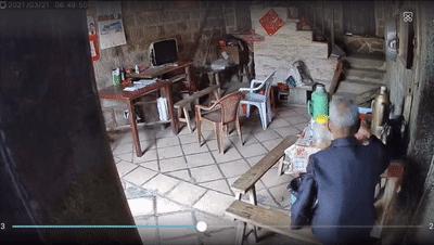 70岁老人感动到万千网友,95岁爷爷和孙女的感人视频