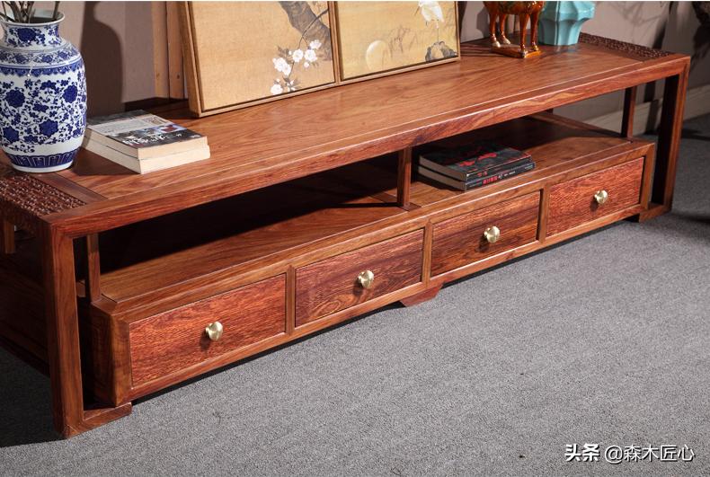 轻奢红木电视柜实力提升客厅档次,红木电视柜镂空层放什么好看